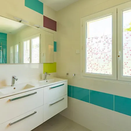 De Lucie - Climatise Avec Jardin De 800 M² *
